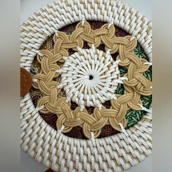 Boho round crossbody purse white & tan woven, EUC - Picture 6 of 11